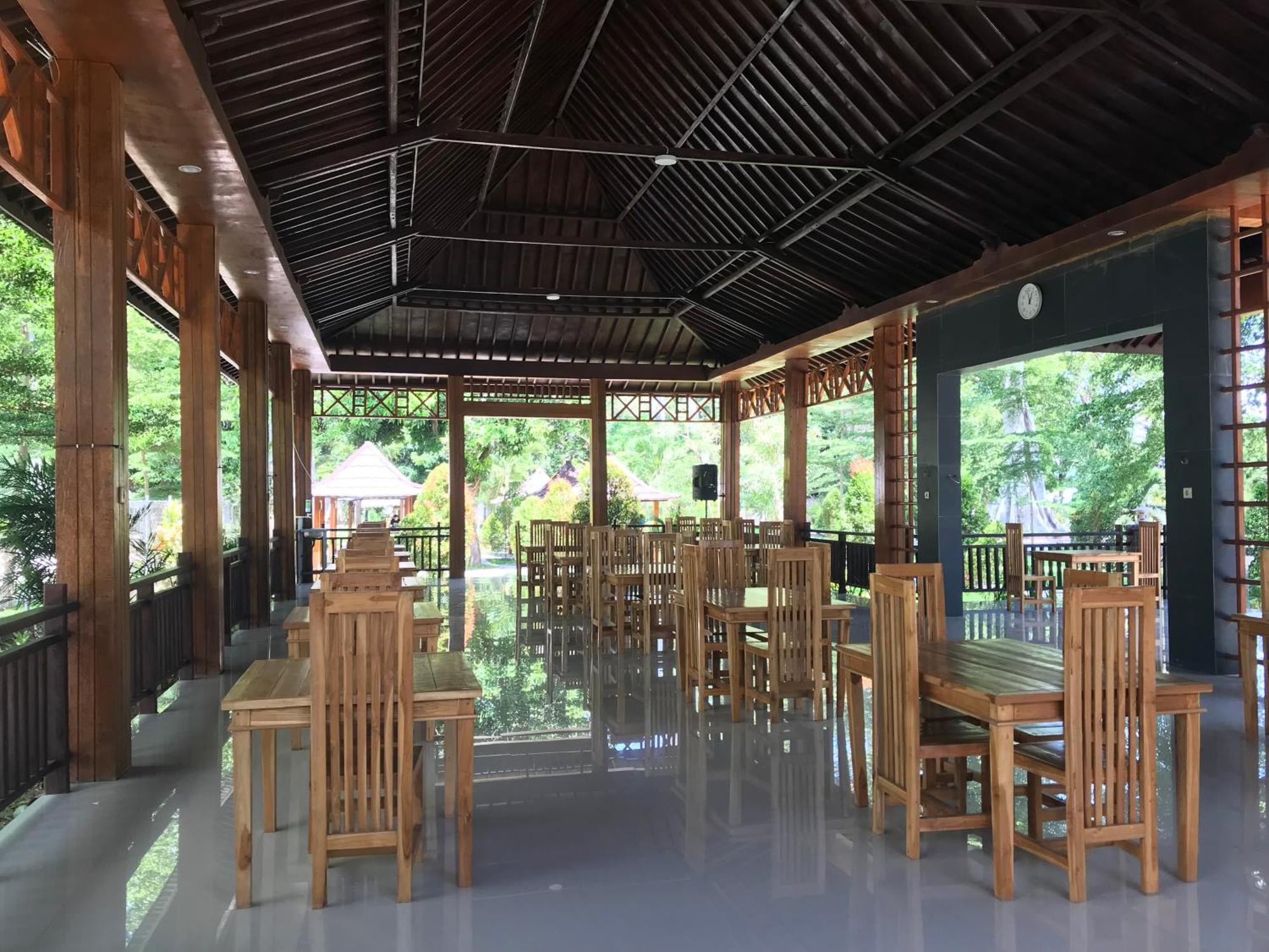 Pohon Purba Resort & Restaurant Labuhan Pandan Exterior foto