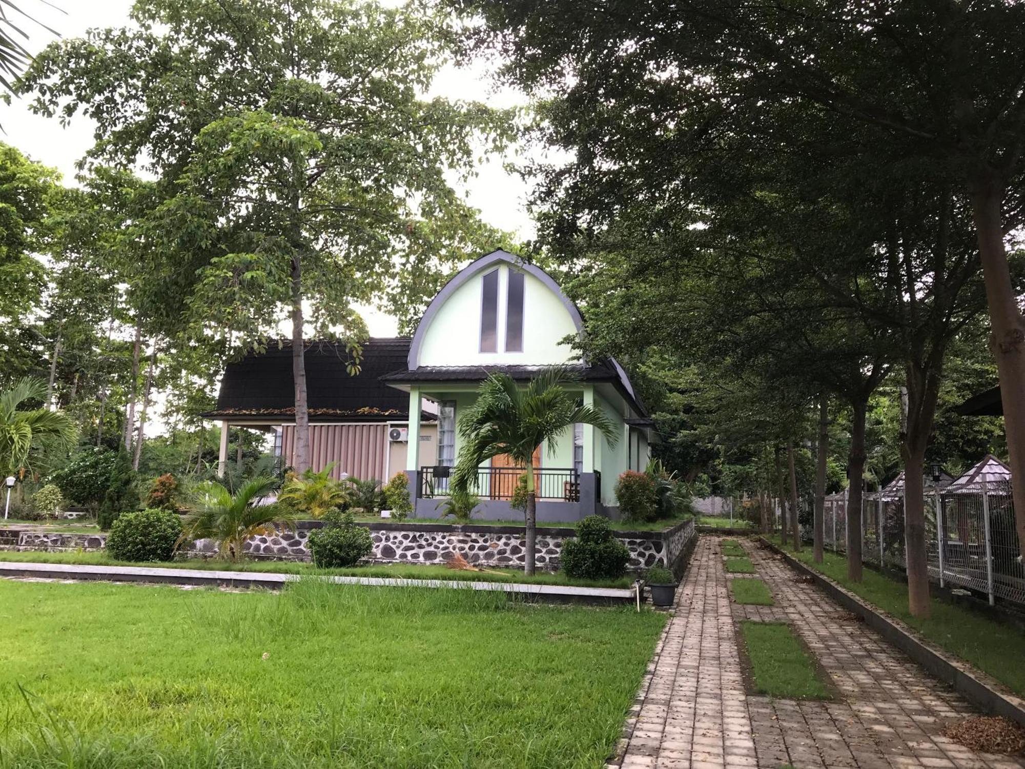 Pohon Purba Resort & Restaurant Labuhan Pandan Exterior foto