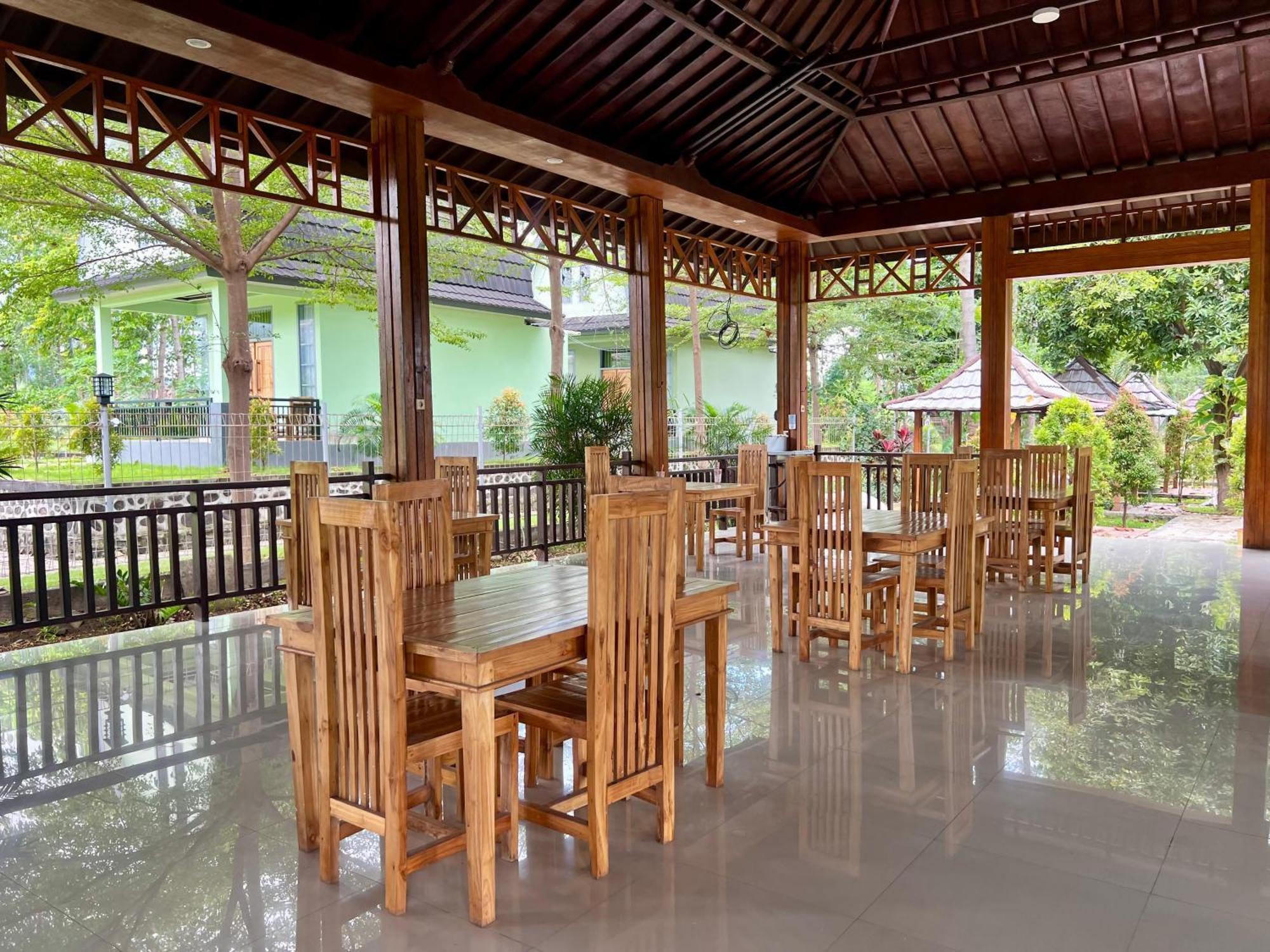 Pohon Purba Resort & Restaurant Labuhan Pandan Exterior foto